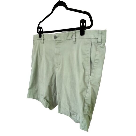 Dockers Supreme Flex Ultimate Mens Green Shorts Size 44 Classic Fit - Picture 3 of 12